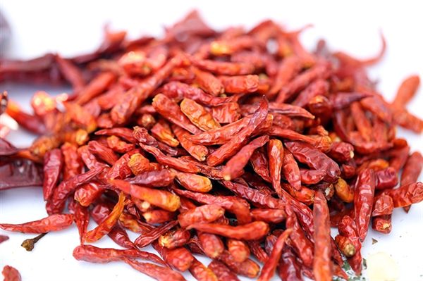 פלפל שאטה שלם 100 גרם Hot Chilli